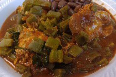 What Y'all know about huevos ahogados con nopales?