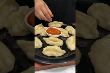 Veg momos with chili sauce. #vegmomos #paneermomos #soyabeanmomos #momosrecipe