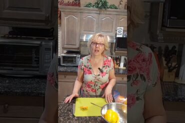 How to keep peppers. A kitchen hack you'll want to know.  #kitchehack #foodhack #moneysavingtips