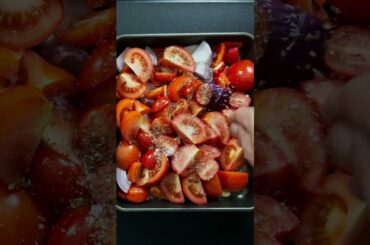 Tomato & Pepper Soup Will Warm Your Bones #soup #winterfood #easyrecipe #homemadecooking #tomatoes