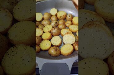 Quick and delicious recipe for fried potatoes in the pan!