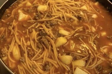 Carna molida con papa y fideo and homemade tortillas