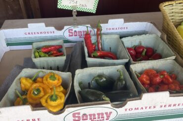 help identify local farmers market peppers!