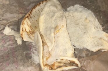 Does anyone else have this issue with the 3 cheese flatbreads or does my Tbell suck?