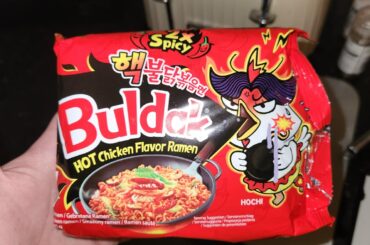 I like spice. I eat food way too fast normally, but with spicy food, I tend to slow down. And HOT (hot as in directly from the boiling pot) and spicy noodles? Could me in!