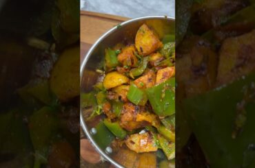 Aloo Capsicum Sabzi  | Simple Potato and Capsicum Stir Fry in 10 minutes