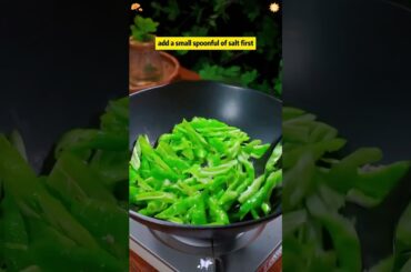 Put a few eggs in the chili stir-fried meat, the dish is really delicious.