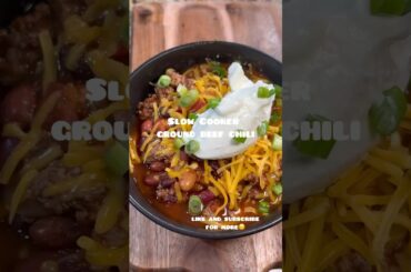 The easiest slow cooker ground beef chili recipe #chili #beef #slowcookerrecipe
