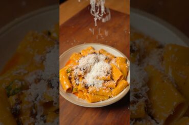 Chili Oil Vodka Pasta #tablefortwo #tablefor2 #shorts #chilioilvodkapasta