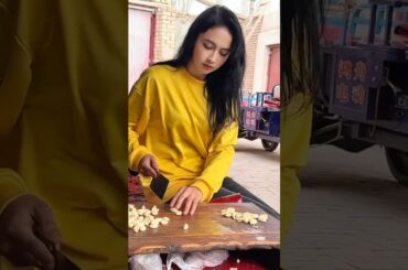 Village Life: Uyghur Girl Makes Stuffed Tripe with Spicy Chili Sauce at Home