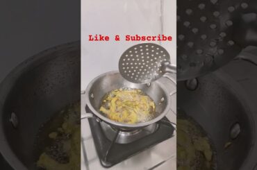 #CapsicumBhajiya #PakoraRecipe #CrispyBhajiya #TeaTimeSnacks #StreetFoodIndia #EasyRecipes