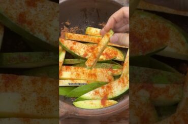 “Mango + Chili + Salt = Pure Art!”#shortsfeed #MangoArt #SpicyArt #ChiliSalt #MangoCarving