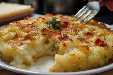This Cheesy Potato & Pepper Bake Will be Your New Favorite Comfort Food! Easy and Delicious!