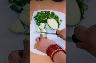 MANGO AND GREEN CHILLI PICKLE RECIPE #food SHORT #cooking YOUTUBE #indianfood INDIAN SWEET AND SOU