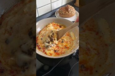 Eggs fried in chili oil