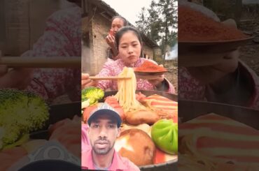 Authentic and generous spicy chili noodles. The taste of hometown. All-purpose dipping sauce. Shari