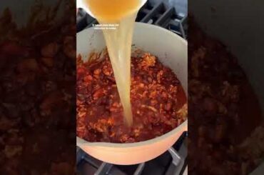 BUFFALO TURKEY CHILI Follow @lainiecooks_ for more easy healthy high protein recipes and more!