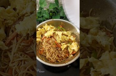 Quick & Easy Chicken Hakka Noodles #shorts #noodles