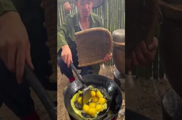 An old chef frying some delicious duck eggs with chili #cooking#mukbang#asmr#USA #part1