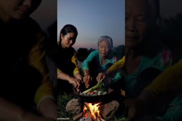 AMAZING COOK: the cockles with lemongrass, chili, kaffir lime leaves