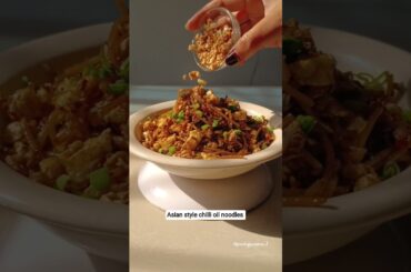 Spicy & quick: ASIAN CHILLI OIL NOODLE RECIPE! #shorts #foryou #asiannoodles #spicynoodles #viral