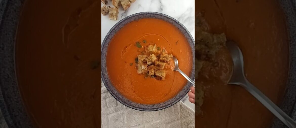 Creamy Roasted Red Pepper Tomato Soup (Easy & Cosy Recipe)