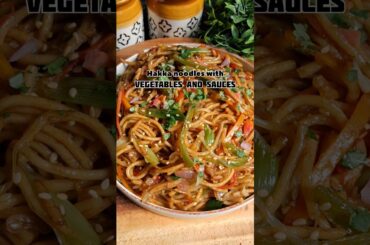 Hakka noodles with vegetables & sauce #shorts #noodles #hakkanoodles #asmr #snacks ##asmreating
