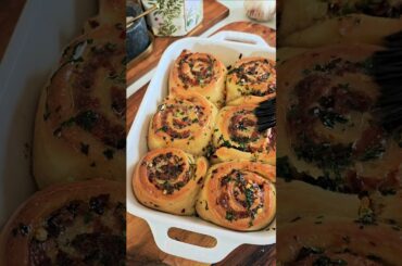 Cheesy Roasted Garlic Rolls (aka Savory Cinnamon Rolls)