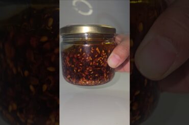 chilli garlic oli /chilli oli #likesharesubscribe #food #saladdressing #viralvideo #recipe