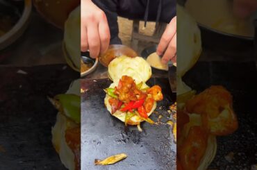 Chinese burger Stir-fried pork intestines with chili peppers