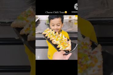 Cheese Chilli Toast😋#shorts #ytshorts #food #youtube #trending #viral #recipe #yt #love #pratibha
