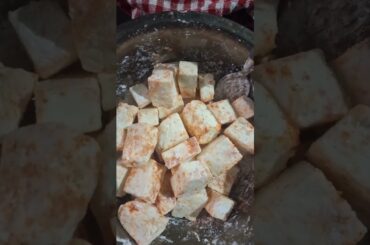 paneer chilli ke liye paneer mein sare masala mix karke rakh dun#food #cooking #foodie