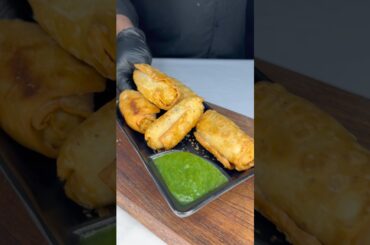 𝐑𝐨𝐥𝐥 𝐒𝐚𝐦𝐨𝐬𝐚 🔥 𝐂𝐫𝐢𝐬𝐩𝐲 & 𝐜𝐫𝐮𝐧𝐜𝐡𝐲 😱 #asmr #shorts #snacks