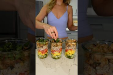 a more in depth video of yesterday’s recipe! HOT HONEY MANGO CUCUMBER SALAD JAR 🥑🥭✨