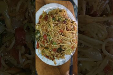 spicy chilli garlic noodles!!#ytshorts #youtubeshort #shorts #ytstudio #cooking #food #recipe 🍜🍜❤️❤️