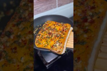 Chilli cheesy garlic bread #shorts#viral #food #recipe #utubeshorts #foryou