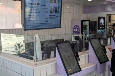 This Taco Bell looks like Baskin Robbins