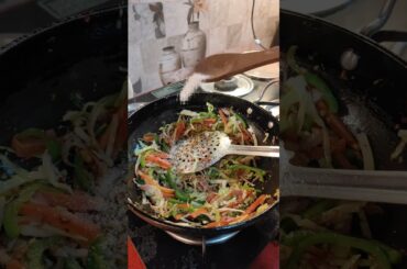 chilli garlic noodles recipe#trendingshorts #ytshorts #yt #viralvideo #noodles