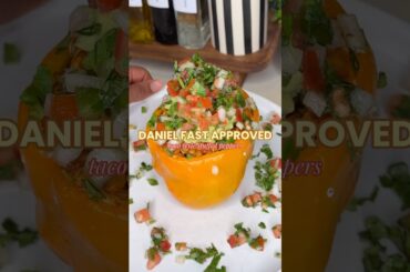 DANIEL FAST APPROVED STUFFED PEPPERS topped with guac & pico de gallo 😮‍💨🫑✨ this was 10/10