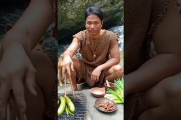 A simple dish in a forest meal: grilled eggplant with chili peppers. #shortvideo #mukbang