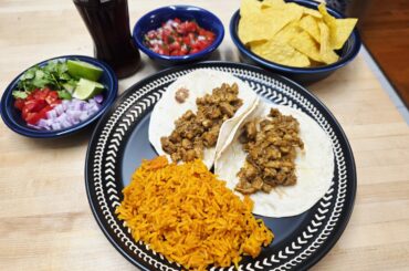 Why did I sleep on Sazon for so long? The con azafran was a game changer for my rice!