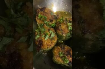 #Bharwa Shimla Mirch#Stuffed Capsicum Recipe#Aloo stuffed Shimla Mirch#Shorts#Tasty#Homemade#Food😋🫑🥔