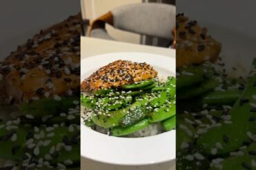Black pepper salmon rice bowl #foodshorts #youtubeshorts #cooking #viralshorts #ricebowl