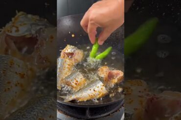 Twin chilli fish cooking recipe #josh #brushortsviral #shorts  #bru