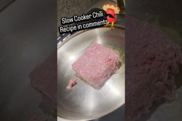 The best slow cooker beef chili for the big game (or anytime)! #superbowl #football #footballfans