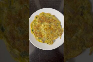 Simple Egg Omelet 🍳🔥 | Onion & Pepper Omelette | Quick Breakfast Recipe  #tastebudsbygv