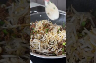 10 Minute Chilli Beef Fried Noodles 🍜 #fakeaway #noodles #dinner #beef #recipe