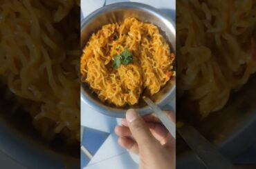 chilli garlic Maggie 😋..#shortfeed #recipe #youtubeshorts