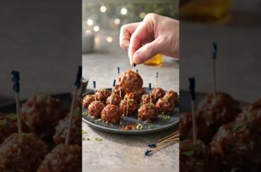 Cranberry-Chili Cocktail Meatballs in 60s  #meatballs #partyappetizer #easyrecipe