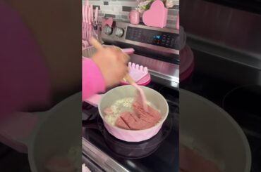 These actually came out so good 💗#pink #bellpepper #stuffedbellpeppers #groundturkey